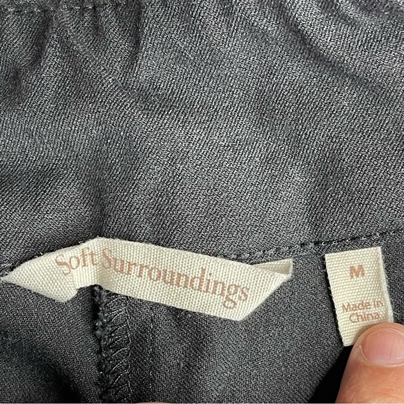 Soft Surroundings black pull on‎ button ankle pants Medium - Picture 3 of 6